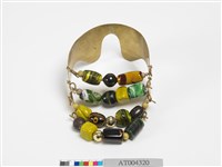 藏品(琉璃珠工藝：頸緊相隨（2012）)的圖片